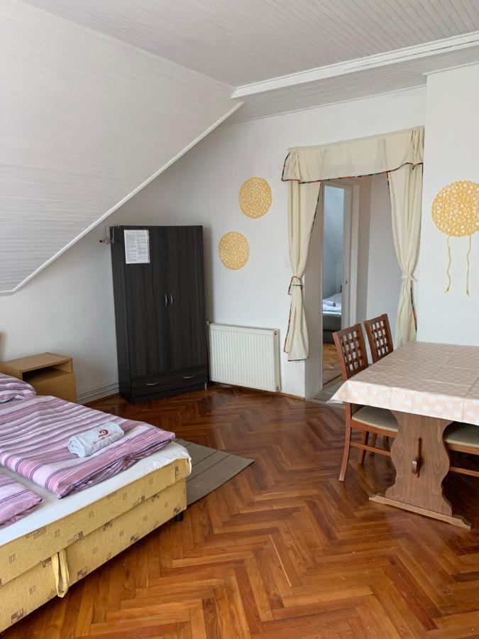 דירות בלטונללה Kriszta Apartmanhaz מראה חיצוני תמונה