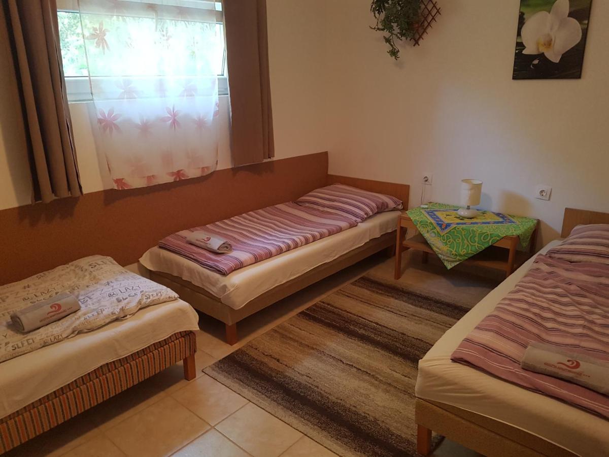 דירות בלטונללה Kriszta Apartmanhaz מראה חיצוני תמונה