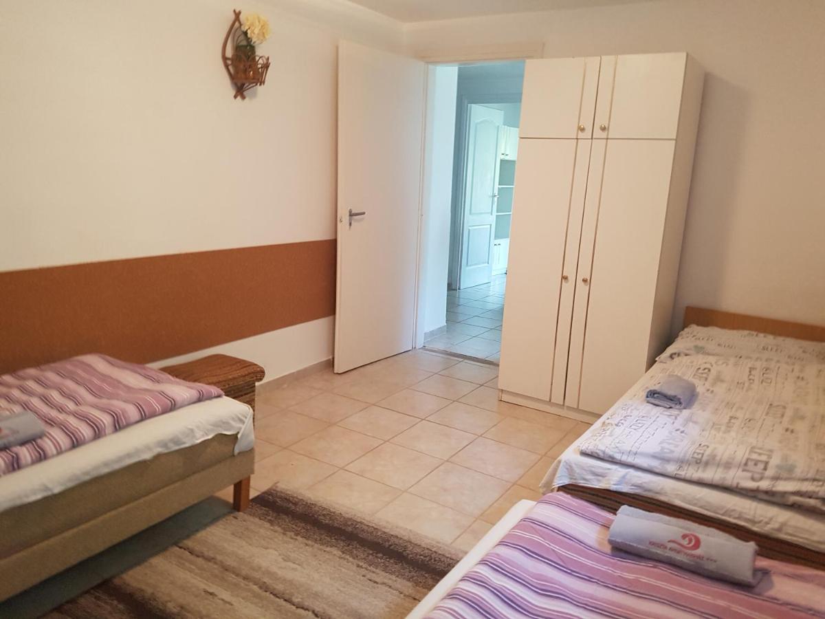 דירות בלטונללה Kriszta Apartmanhaz מראה חיצוני תמונה