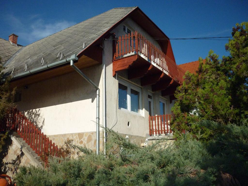 דירות בלטונללה Kriszta Apartmanhaz מראה חיצוני תמונה