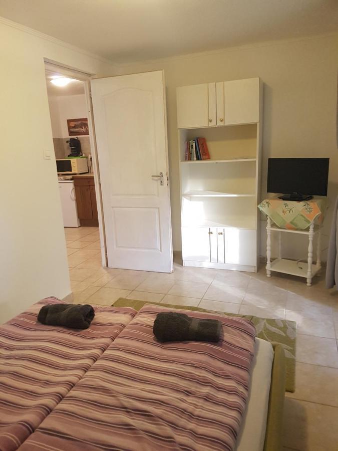 דירות בלטונללה Kriszta Apartmanhaz מראה חיצוני תמונה