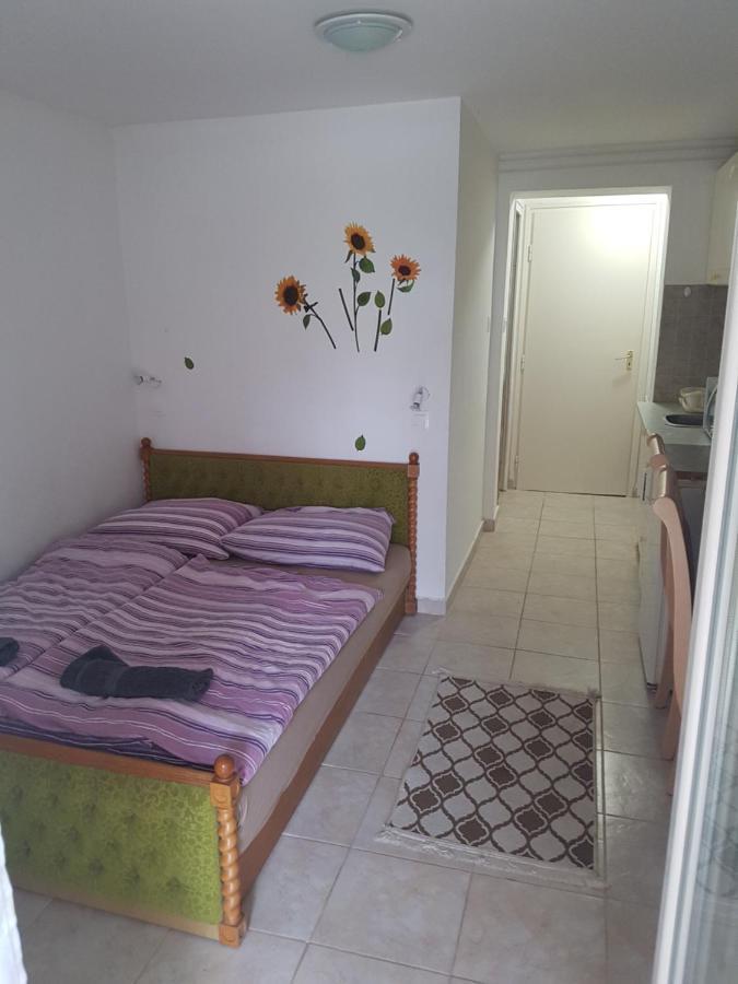 דירות בלטונללה Kriszta Apartmanhaz מראה חיצוני תמונה