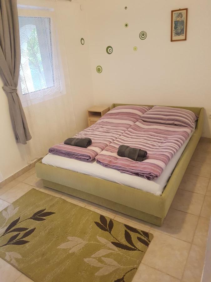 דירות בלטונללה Kriszta Apartmanhaz מראה חיצוני תמונה