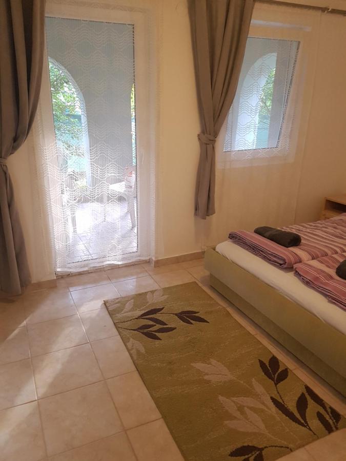 דירות בלטונללה Kriszta Apartmanhaz מראה חיצוני תמונה